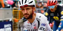 Adam Yates si arrende dopo la caduta al Giro: ufficiale la sua decisione