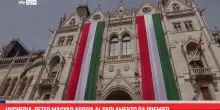 Ungheria, Peter Magyar arriva al Parlamento da premier