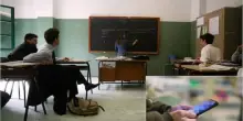 Stop cellulari a scuola, sanzioni graduali e sospensione. I consigli