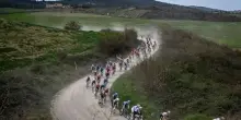 Giro sullo sterrato: la 9^ tappa verso Siena LIVE