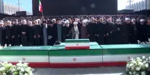 Teheran, folla ai funerali di Khamenei: attesi 20 milioni