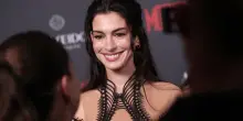 Anne Hathaway parla di Valentino Garavani: 'Era la mia famiglia'