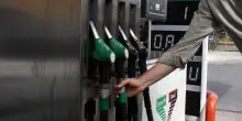 Caro carburanti, prezzi in rialzo nonostante lo sconto: ecco perch&eacute;