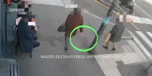 Torino, segue una 92enne e la rapina nell'androne di casa: arrestato