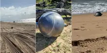 Australia, misteriose sfere dallo spazio su una spiaggia del Queenslan