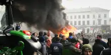 Protesta dei trattori a Bruxelles, la polizia usa lacrimogeni. FOTO