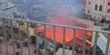 Incendio teatro Sannazaro a Napoli, le immagini dall'alto. VIDEO