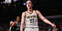 Caitlin Clark fa flop in gara-1 e le Fever crollano a Las Vegas. VIDEO