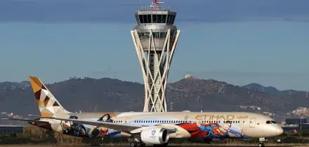 Barcellona, avaria a torre di controllo blocca aeroporto El Prat