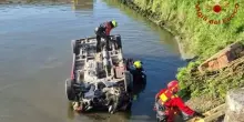Chioggia, minivan si ribalta in un canale: tre morti