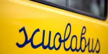 L'Aquila, bimba di 3 anni dimenticata su scuolabus: famiglia denuncia