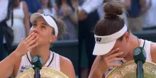 Linda Noskova in lacrime a Wimbledon: bacio ai cielo e dedica per la mamma