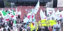 Napoli, il comizio del Campo Largo, tensioni coi disoccupati