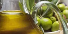 Olio d'oliva, crollano i prezzi: protestano i produttori. Cosa succede