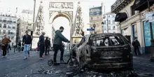 Francia, in vendita beni rubati nei saccheggi: convocati eBay e Vinted