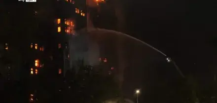 Incendio Hong Kong, tre uomini arrestati per omicidio colposo