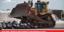 New York, demoliti 200 scooter e ciclomotori illegali