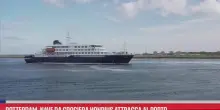 Rotterdam, nave da crociera Hondius attracca al porto