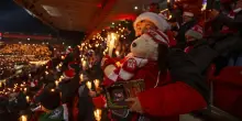 Atmosfera da brividi, cori e candele: cos'&egrave; il 'Weihnachtssingen' dell'Union Berlino