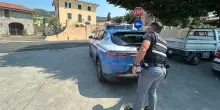Sequestra coppia di giovani e abusa della ragazza: arrestato 31enne