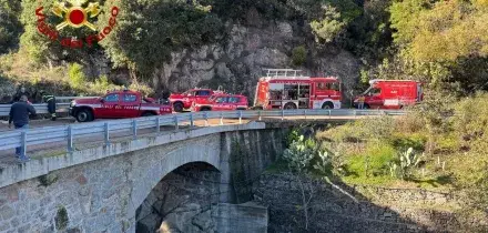 Auto precipita da un ponte in Sardegna, tre morti