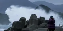 Tifone Champi verso Taiwan, voli cancellati e onde oltre i 6 metri