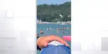 Ucraina, drone di Kiev su spiaggia vicino Palazzo Putin