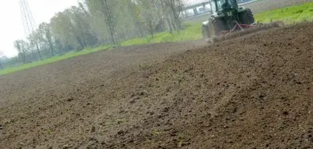Agricoltore morto in Trentino, travolto da un trattore a Rovereto