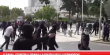 Albania, scontri a Tirana: la polizia usa i lacrimogeni
