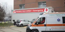 Cinisello, si d&agrave; fuoco davanti a casa della ex: gravissimo