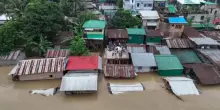 Alluvioni Bangladesh, decine di vittime e migliaia di sfollati