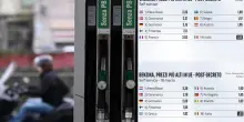 Prezzi Carburanti, calano benzina e diesel: confronto con i Paesi Ue