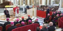 Papa ad Acerra: 'Sono venuto a raccogliere le lacrime'