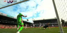 Delap, grave errore: calcia addosso al portiere da due passi