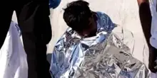 Barcone di migranti si rovescia al largo di Malta, un morto e 61 salvi