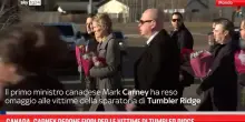 Canada, Carney depone fiori per le vittime di Tumbler Ridge