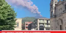 Etna, continua l'eruzione: disagi all'aeroporto di Catania