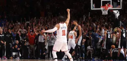 Rimonta folle da -29: New York vince gara-4