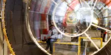 CERN, scoperta nuova particella 4 volte pi&ugrave; pesante del protone