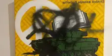 Roma, blitz di 3 incappucciati alla mostra di Laika: imbrattate opere