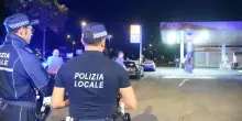 Reggio Emilia, ferisce 3 persone in una stazione di servizio