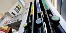 Auto e caro carburanti: 450 euro di benzina per viaggio Torino-Palermo
