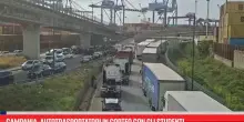 Campania, autotrasportatori in corteo con gli studentii