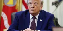 Iran, Camera Usa ordina il ritiro dalla guerra: Trump pu&ograve; porre veto
