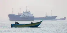 Attacchi Usa su obiettivi Iran a Hormuz, Trump avverte Teheran. LIVE