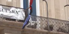 Omicidio Bakari, lutto cittadino nel giorno della partenza della salma