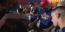 Borja Iglesias fa ballare Plaza de Cibeles dalla console