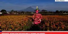 Messico, scheletri giganti per il Giorno dei morti