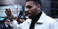 Chris Brown, 12,9 milioni all'ex domestica ferita dal cane nella villa