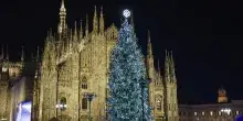 Milano, acceso l'albero di Natale in Piazza Duomo. FOTO